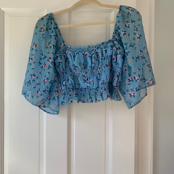 Cropped floral top with flowy sleeves - Picture 2 of 3